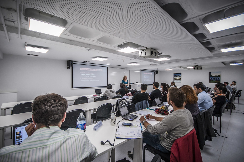 cursos-universidad-aula-alumnos